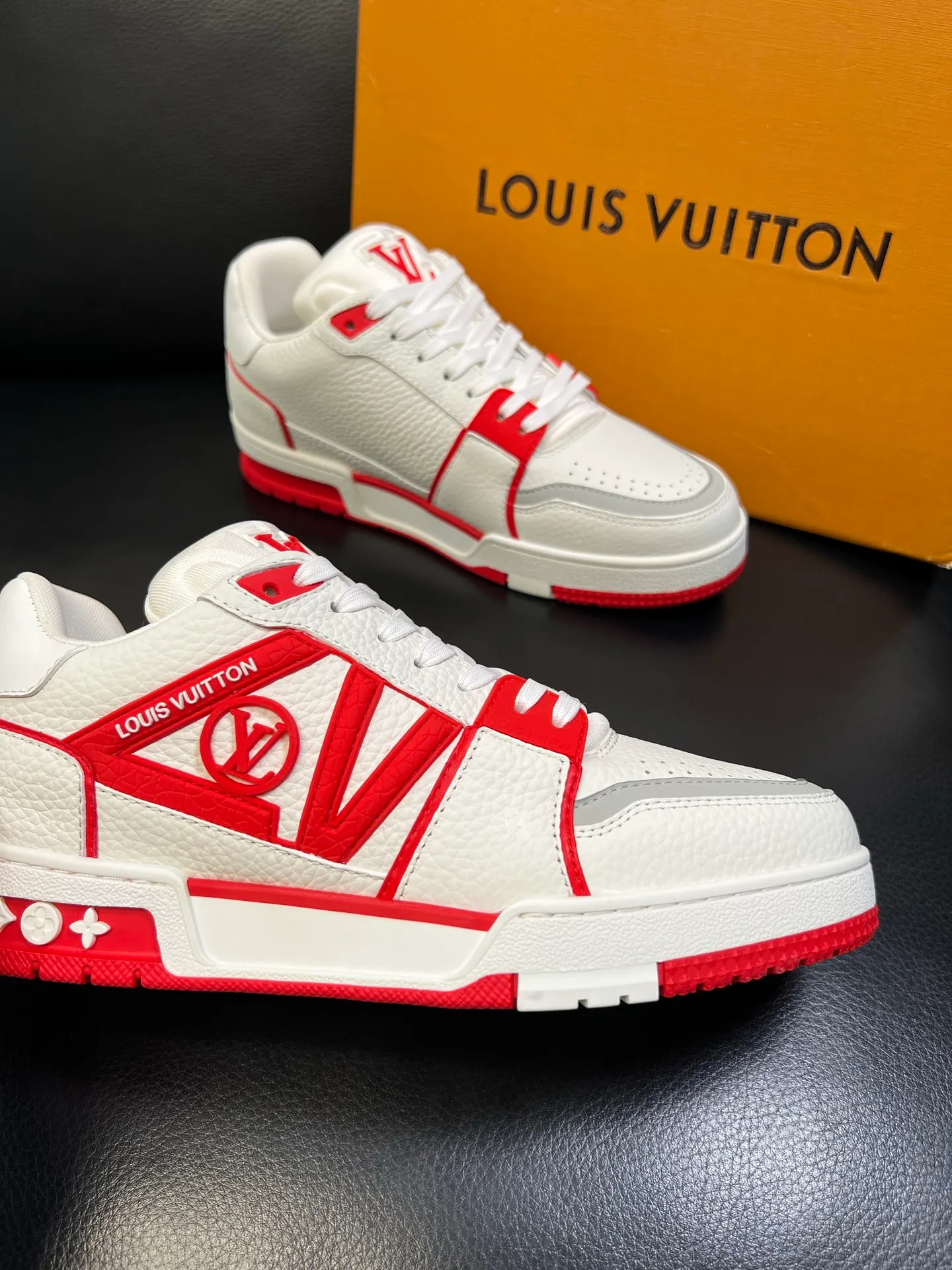 Men's shoes 💰900 Lv top purchasing agent Louis Vuitton, sports sneakers counter synchronization, uppers imported from Italy, high-quality splicing colorful complex crafts, imported mesh pads are soft and comfortable, soles: original soles specially provided by the original factory, T men's shoes 💰U exclusive movable molded soles super comfortable, original factory and single goods, high quality, welcome to compare, code number 39-44 (customized 38 45)